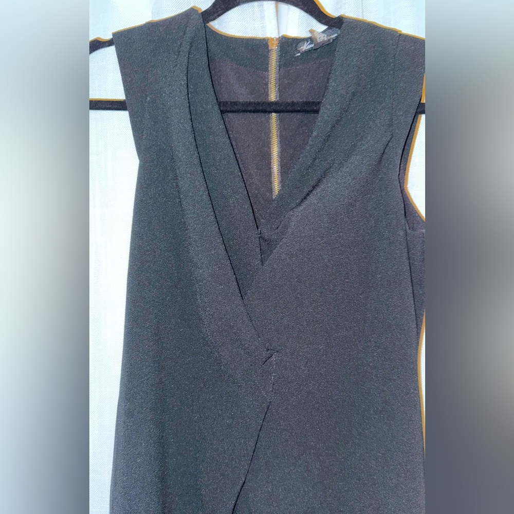 Kenneth Cole black V neck dress with long back zipper - Sz 2
